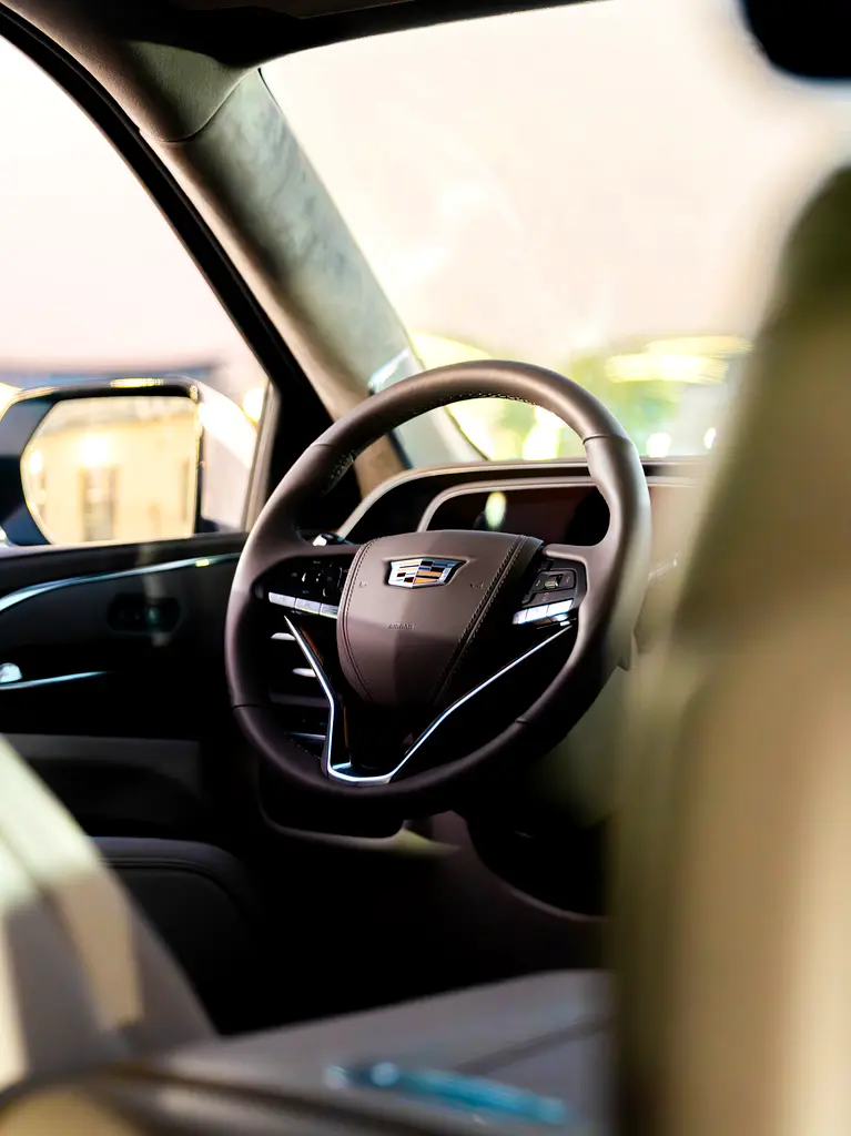 Cadillac Escalade Platinum 2021 Japanese Specs Brand New Condition - Image 8