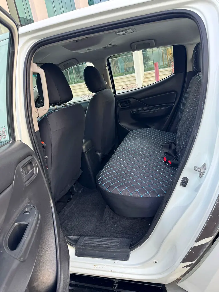 Mitsubishi L200 // Diesel Engine // 4 WD drive // power window // Good conditions - Image 13