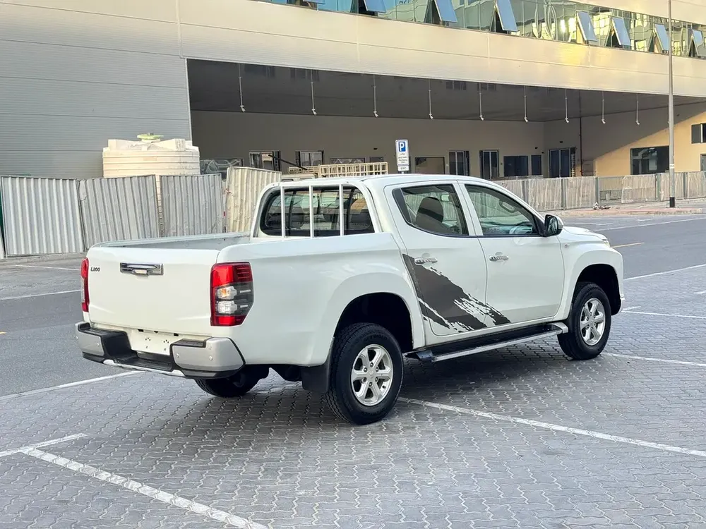 Mitsubishi L200 // Diesel Engine // 4 WD drive // power window // Good conditions - Image 4