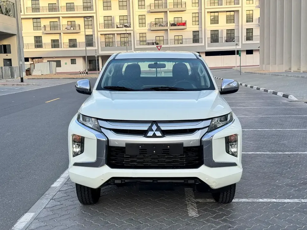 Mitsubishi L200 // Diesel Engine // 4 WD drive // power window // Good conditions - Image 5
