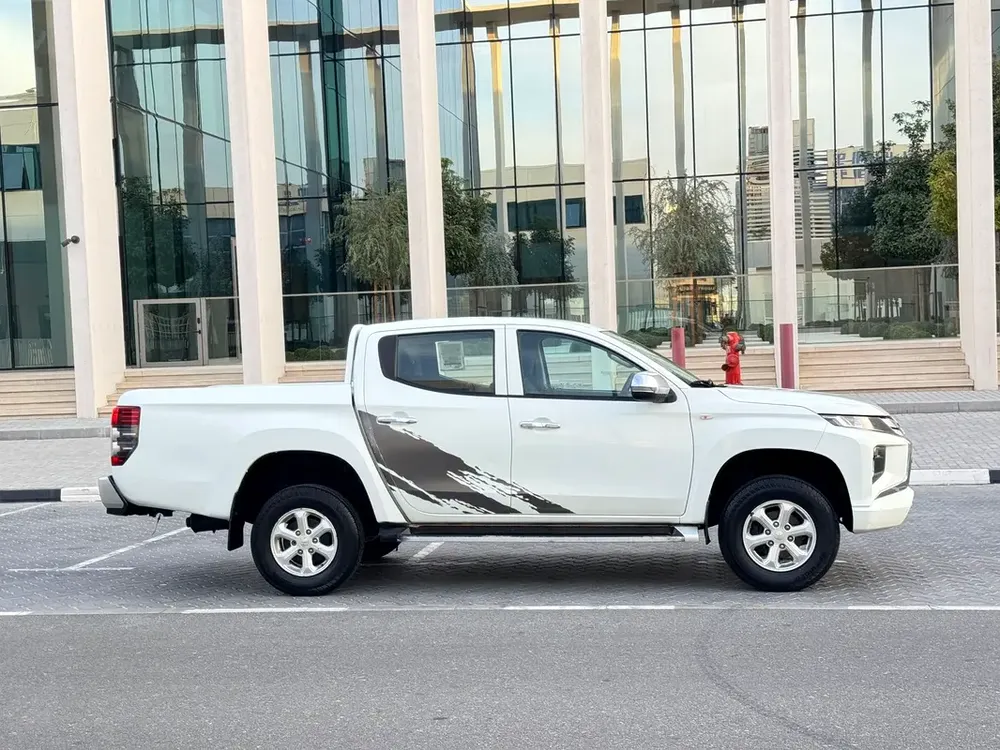 Mitsubishi L200 // Diesel Engine // 4 WD drive // power window // Good conditions - Image 7
