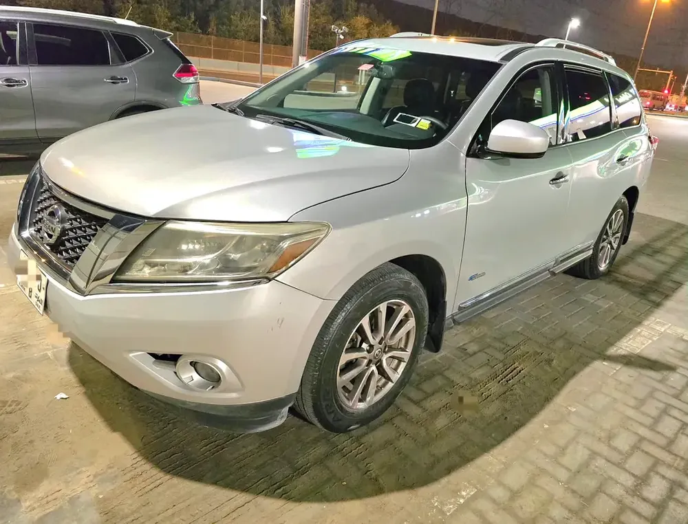 Nissan Pathfinder 2014 American Specs - Reliable Family SUV - Image 4