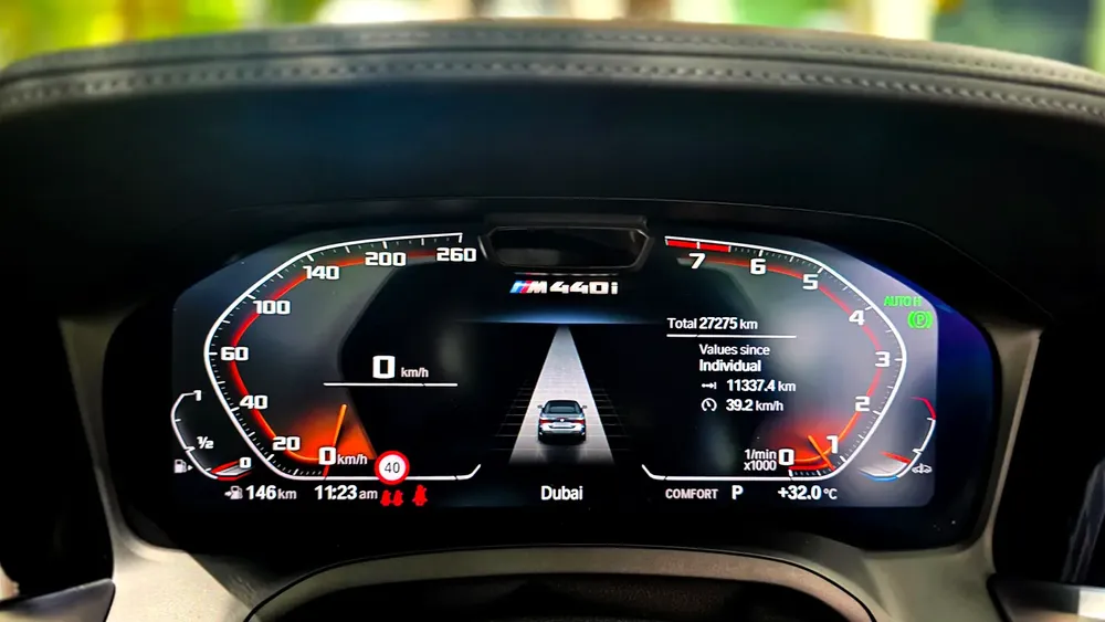 BMW M440i xDrive Convertible 2023 GCC - Image 10