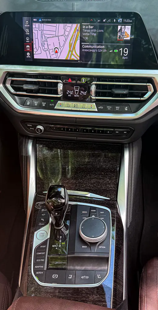 BMW M440i xDrive Convertible 2023 GCC - Image 11