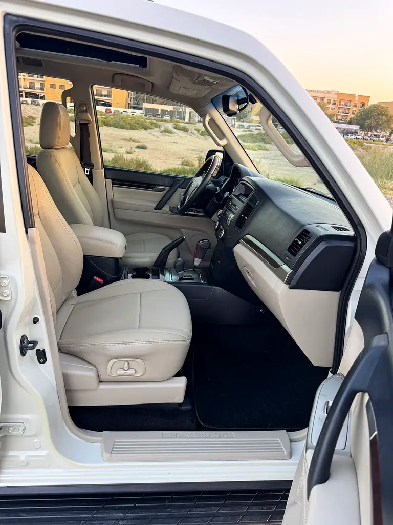 Pajero 2012 Full GCC 3.5L engine - Image 12