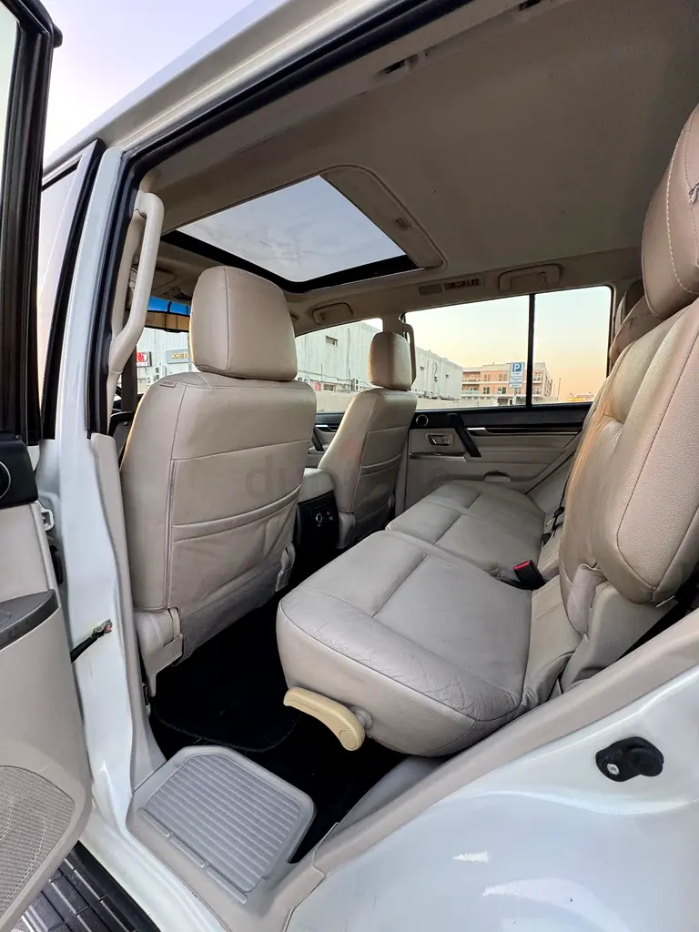 Pajero 2012 Full GCC 3.5L engine - Image 14
