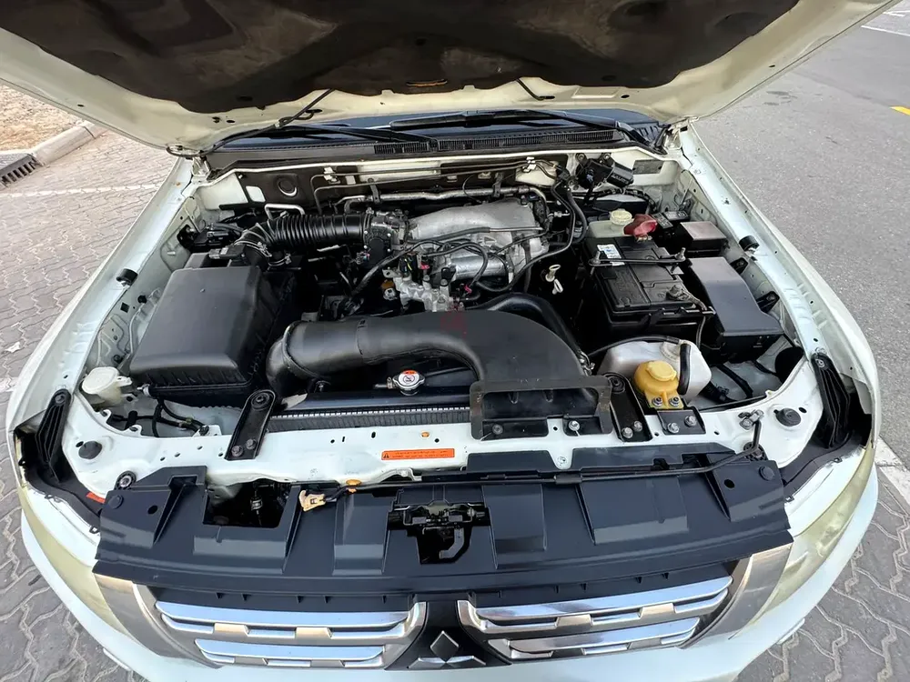 Pajero 2012 Full GCC 3.5L engine - Image 17