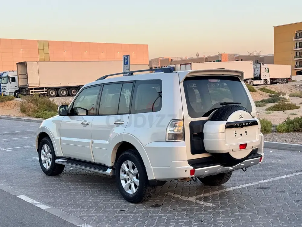 Pajero 2012 Full GCC 3.5L engine - Image 4
