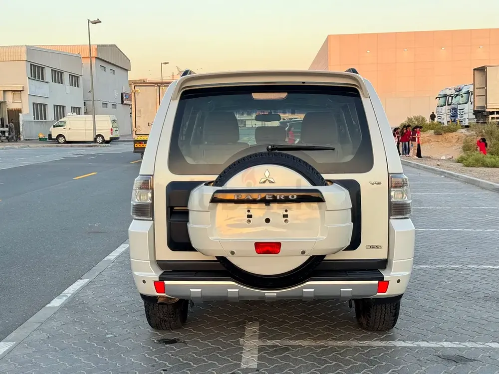 Pajero 2012 Full GCC 3.5L engine - Image 6