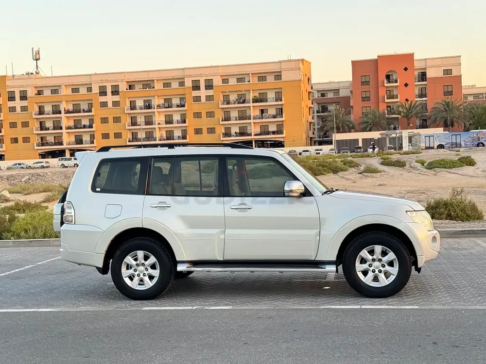 Pajero 2012 Full GCC 3.5L engine - Image 8