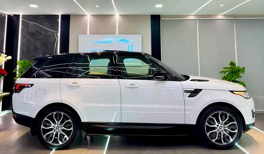 BEST RANGE ROVER SPORT SUPERCHARGED V8 || TOP RANGE || GCC  || AMAZING INTERIOR || HEAD UP DISPLAY - Image 12