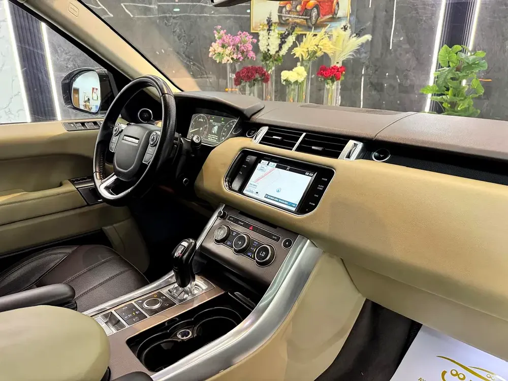 BEST RANGE ROVER SPORT SUPERCHARGED V8 || TOP RANGE || GCC  || AMAZING INTERIOR || HEAD UP DISPLAY - Image 19