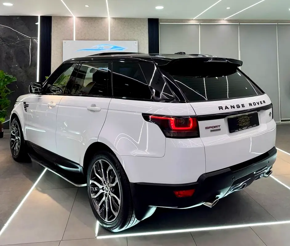 BEST RANGE ROVER SPORT SUPERCHARGED V8 || TOP RANGE || GCC  || AMAZING INTERIOR || HEAD UP DISPLAY - Image 4