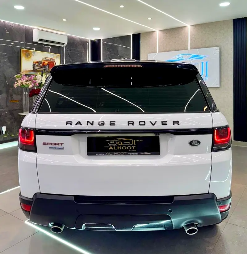 BEST RANGE ROVER SPORT SUPERCHARGED V8 || TOP RANGE || GCC  || AMAZING INTERIOR || HEAD UP DISPLAY - Image 6