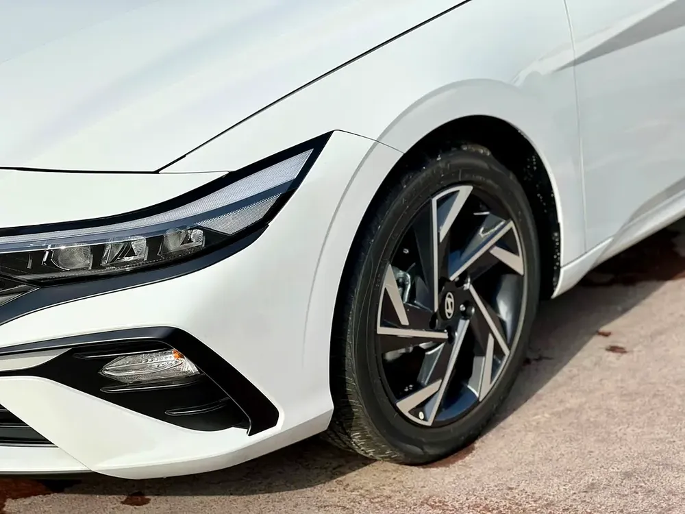 2025 Hyundai Elantra GLX Elite - Brand New Chinese Specs - Image 5