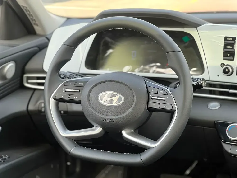 2025 Hyundai Elantra GLX Elite - Brand New Chinese Specs - Image 6