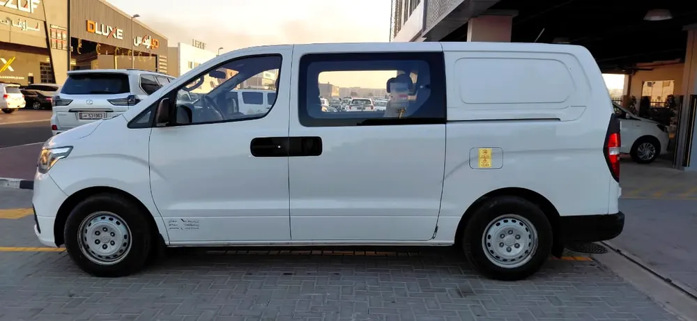 6-seater delivery van—Ramadan promotion | NO CONVENIENCE FEES - Image 4