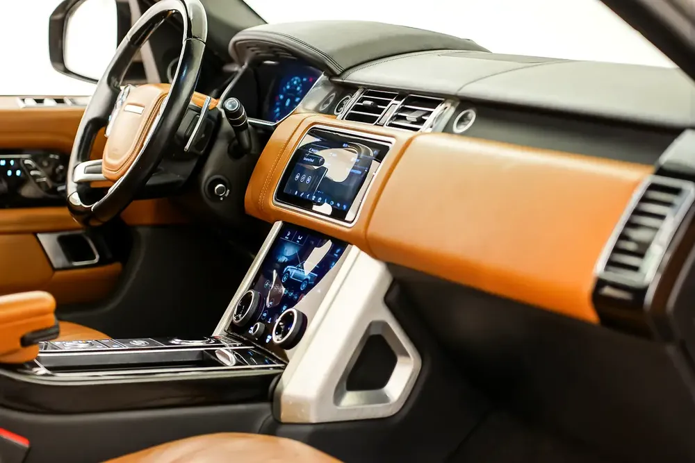 AED 2334 PM | RANGE ROVER AUTOBIOGRAPHY 2018 | FULL AGENCY HISTORY | 1 YEAR WARRANTY | GCC - Image 16