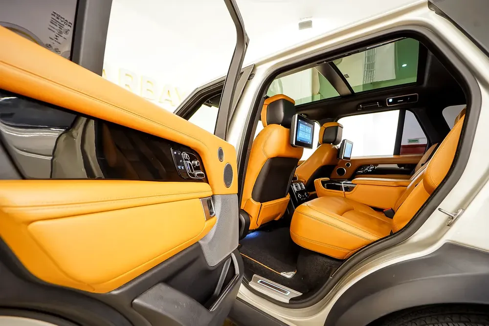 AED 2334 PM | RANGE ROVER AUTOBIOGRAPHY 2018 | FULL AGENCY HISTORY | 1 YEAR WARRANTY | GCC - Image 19