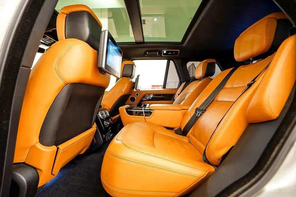 AED 2334 PM | RANGE ROVER AUTOBIOGRAPHY 2018 | FULL AGENCY HISTORY | 1 YEAR WARRANTY | GCC - Image 20