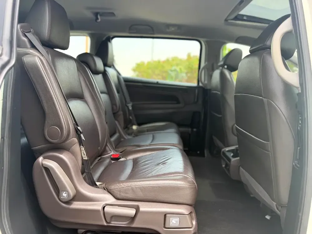 2018 Honda Odyssey Touring - GCC Specs - Perfect Family Car! - Image 12