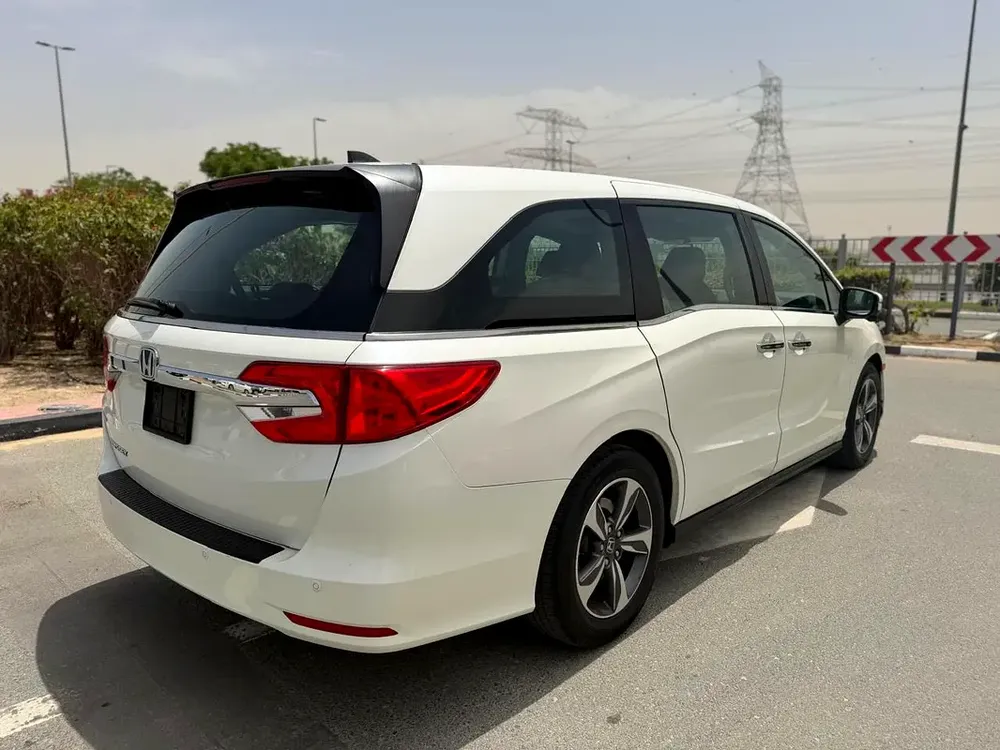 2018 Honda Odyssey Touring - GCC Specs - Perfect Family Car! - Image 4