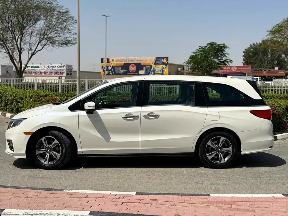 2018 Honda Odyssey Touring - GCC Specs - Perfect Family Car! - Image 6
