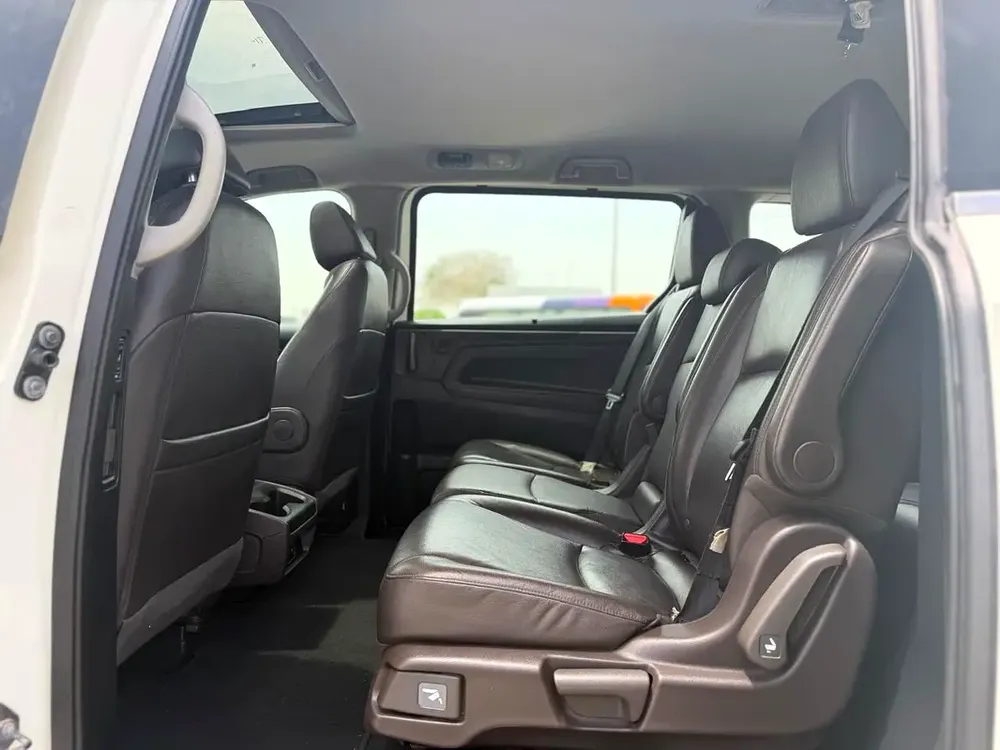 2018 Honda Odyssey Touring - GCC Specs - Perfect Family Car! - Image 9