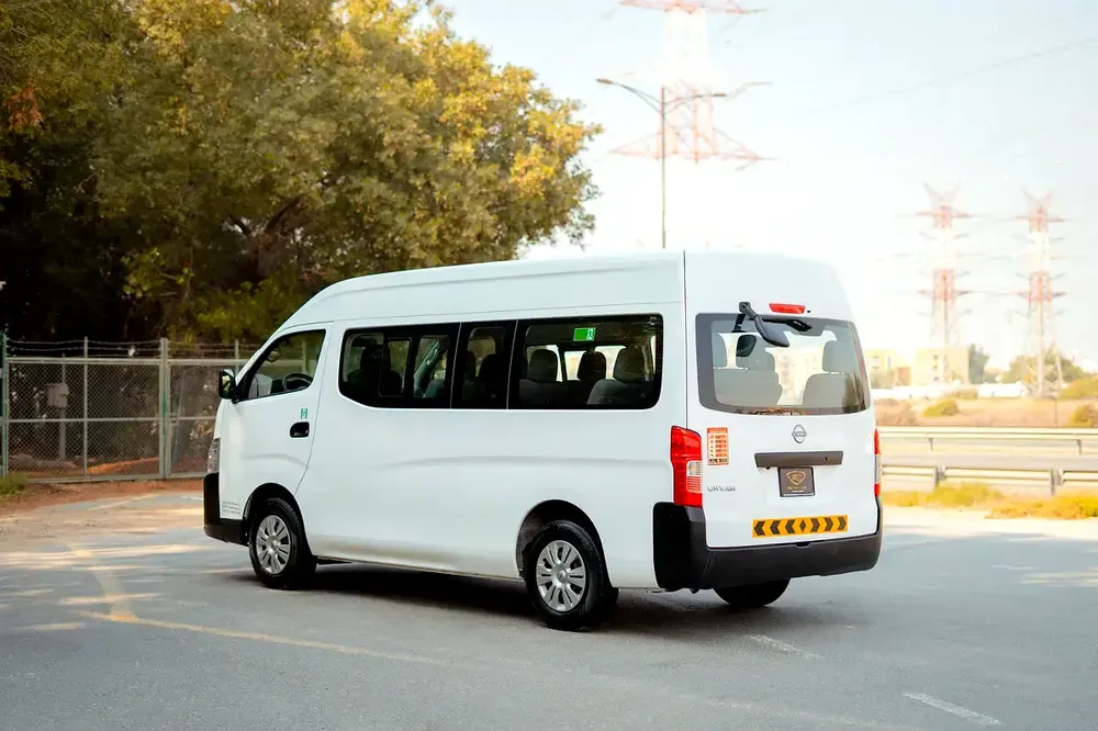 High-Roof 13-Seater Passenger Van | Manual | GCC Specs | Ref#N85273 - Image 4