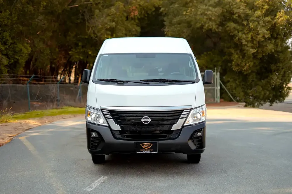 High-Roof 13-Seater Passenger Van | Manual | GCC Specs | Ref#N85273 - Image 5
