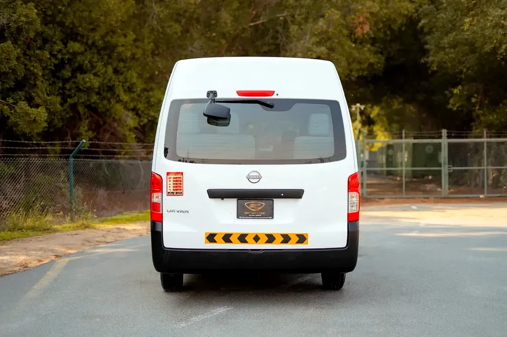 High-Roof 13-Seater Passenger Van | Manual | GCC Specs | Ref#N85273 - Image 6