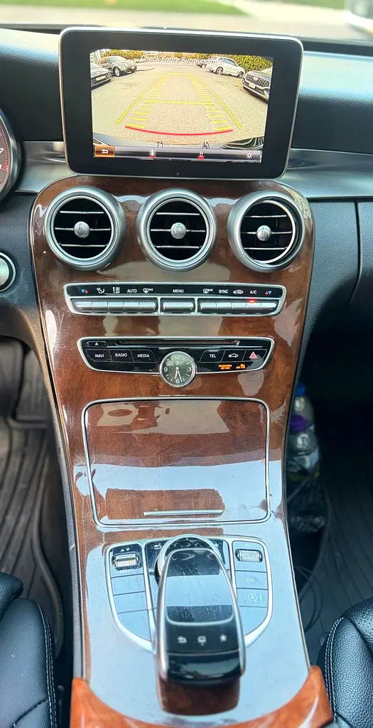 2015 Mercedes-Benz C300 4Matic - American Specs - Excellent Condition - Image 12