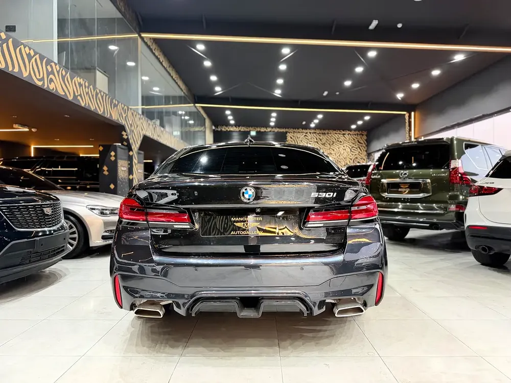 BMW 5-Series 520i Exclusive 2023 | Korean Specs | Immaculate Condition - Image 5