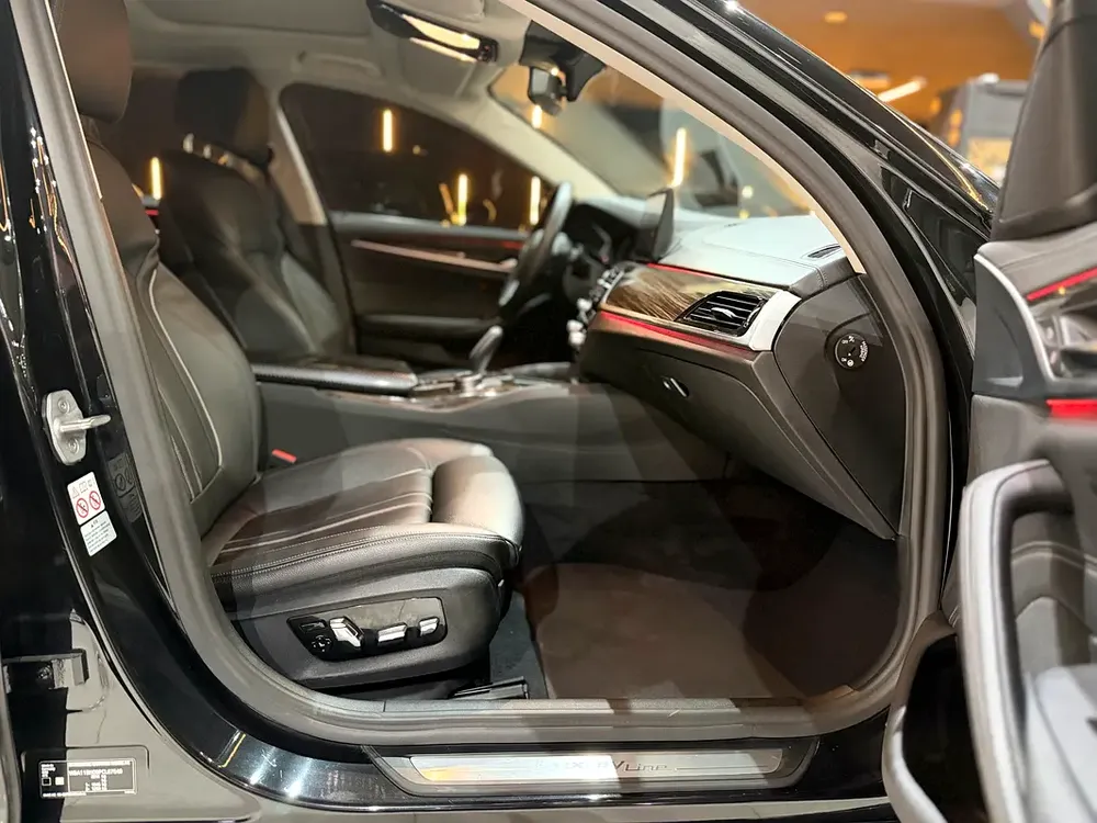 BMW 5-Series 520i Exclusive 2023 | Korean Specs | Immaculate Condition - Image 8