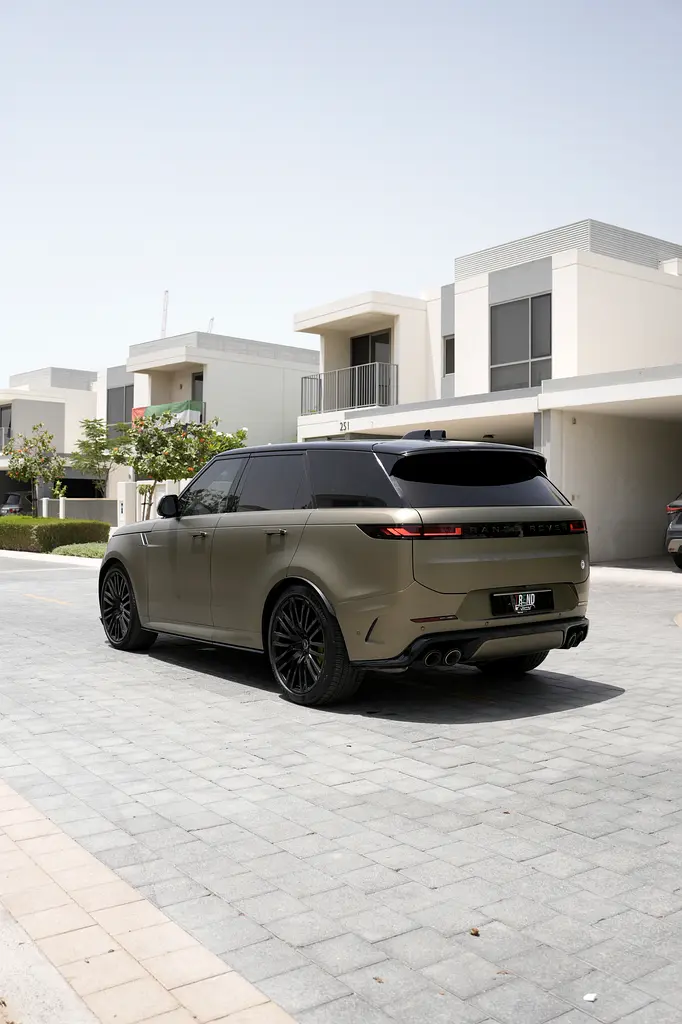 2024 Range Rover Sport SV | Warranty 2029 | 16,500 km | Full Service History | MENA Spec - Image 18