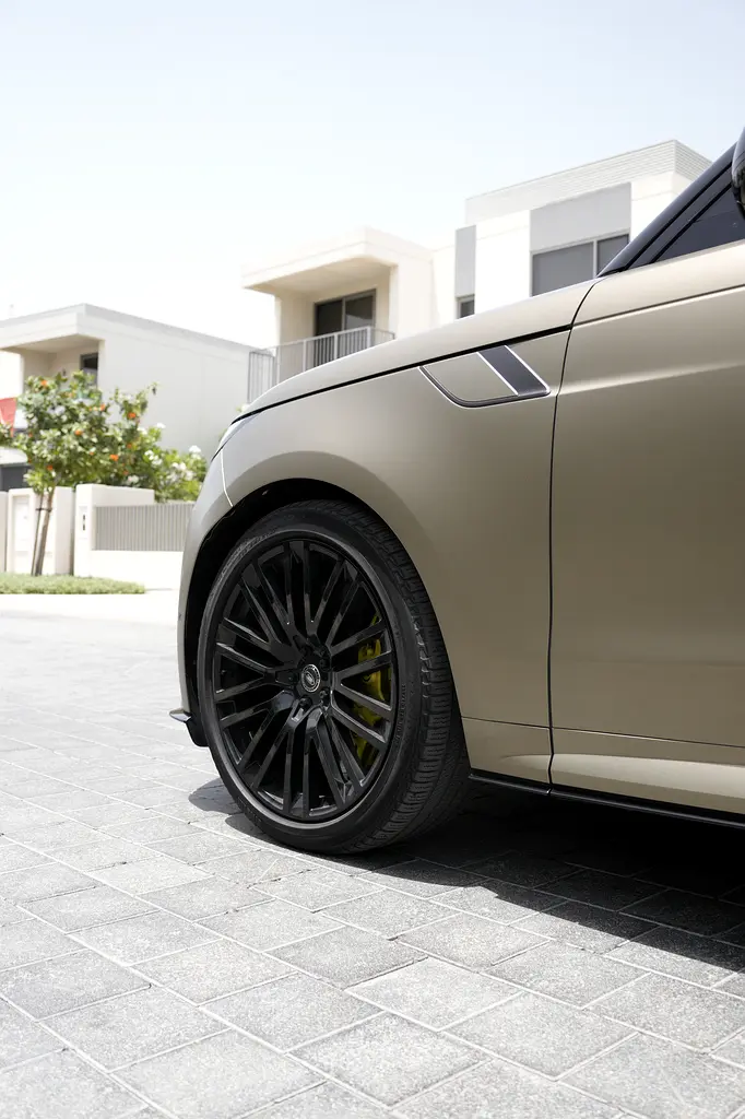 2024 Range Rover Sport SV | Warranty 2029 | 16,500 km | Full Service History | MENA Spec - Image 20