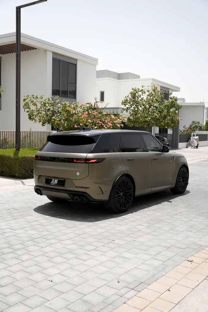 2024 Range Rover Sport SV | Warranty 2029 | 16,500 km | Full Service History | MENA Spec - Image 4