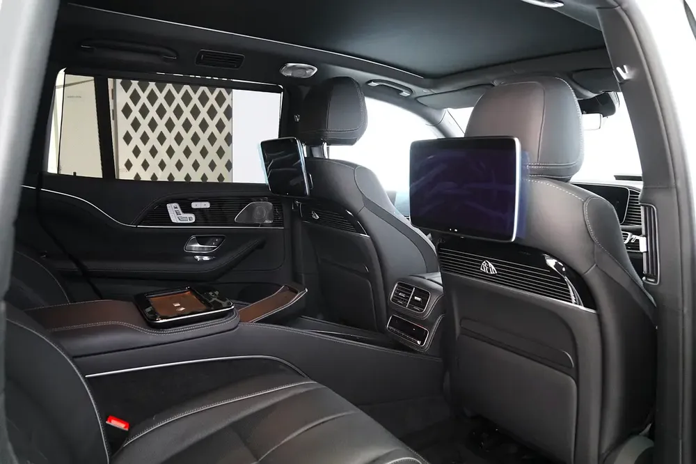 MAYBACH GLS 600 | TWO TONE EXTERIOR | BERMESTER AUDIO | REAR ENTERTATINMENT | SIDE STEPS - Image 13