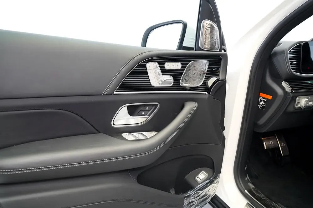 MAYBACH GLS 600 | TWO TONE EXTERIOR | BERMESTER AUDIO | REAR ENTERTATINMENT | SIDE STEPS - Image 7