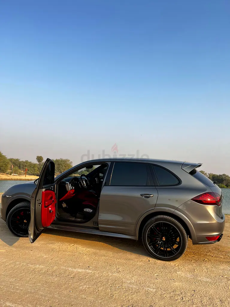 PORSCHE CAYENNE GTS - EXCELLENT CONDITION | EUROPEAN OWNED | GCC SPECS - Image 5