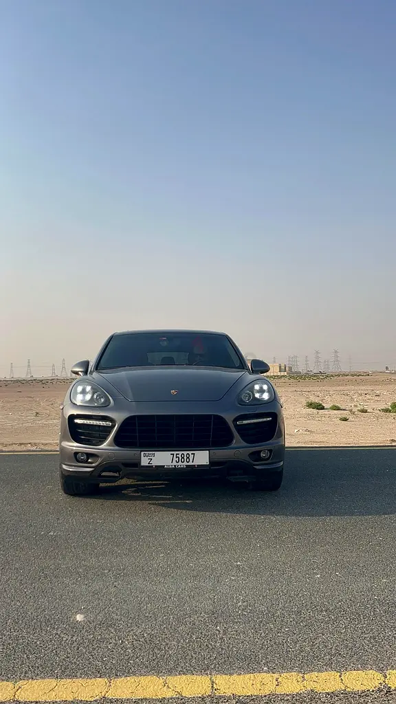 PORSCHE CAYENNE GTS - EXCELLENT CONDITION | EUROPEAN OWNED | GCC SPECS - Image 9