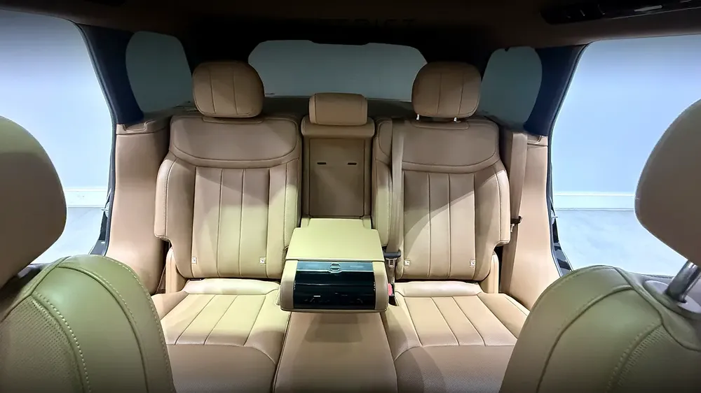 Land Rover Range Rover P400 2023 | GCC Specs | Pristine Condition - Image 10