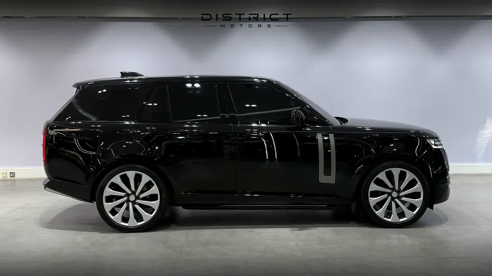 Land Rover Range Rover P400 2023 | GCC Specs | Pristine Condition - Image 4