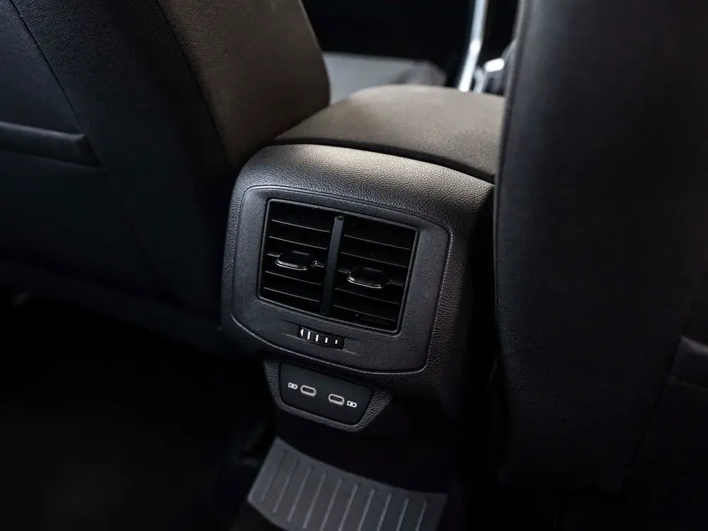0% DOWN-PAYMENT | THE MAY ADVANTAGE | RELIABLE DAILY | T-ROC LIFE | WARRANTY - Image 17