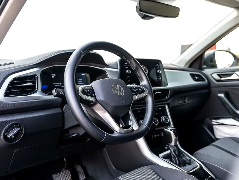 0% DOWN-PAYMENT | THE MAY ADVANTAGE | RELIABLE DAILY | T-ROC LIFE | WARRANTY - Image 9
