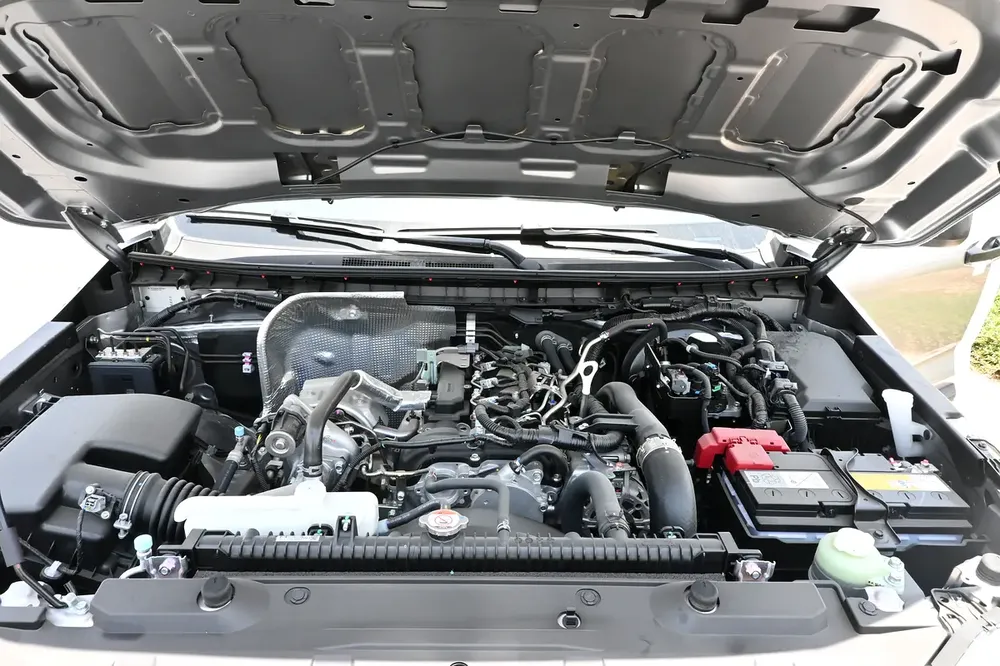 MITSUBISHI L200 2.4L GL DIESEL 4WD DC 5MT (2026 MY) - Image 16