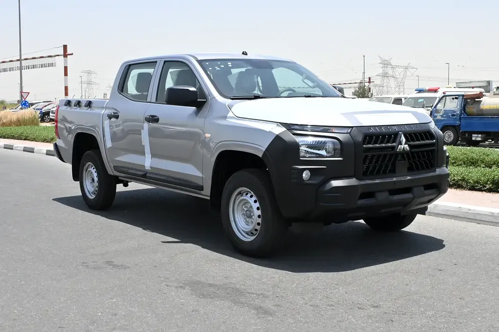 MITSUBISHI L200 2.4L GL DIESEL 4WD DC 5MT (2026 MY) - Image 8