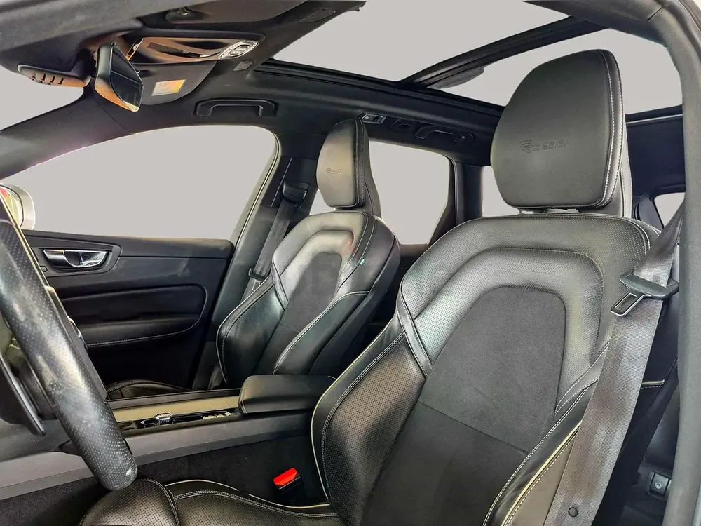 AED 988/month | 2019 Volvo XC60  | GCC Specs | Ref#462954 - Image 11
