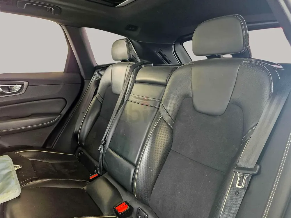 AED 988/month | 2019 Volvo XC60  | GCC Specs | Ref#462954 - Image 12
