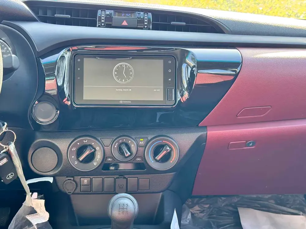 2025 TOYOTA HILUX D/C P/UP 4X2 2.7L PETROL BASIC PWR WIN BRAND NEW 0KM - Image 10